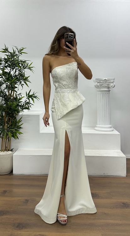 Trägerloses besticktes Abendkleid mit Knochen