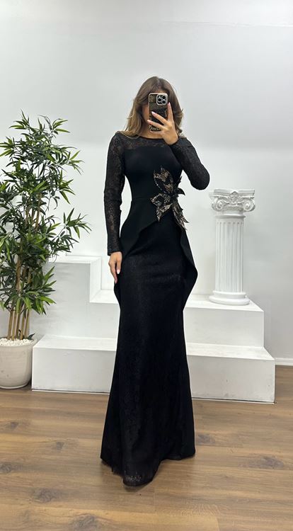 Schwarzes Abendkleid aus Spitze