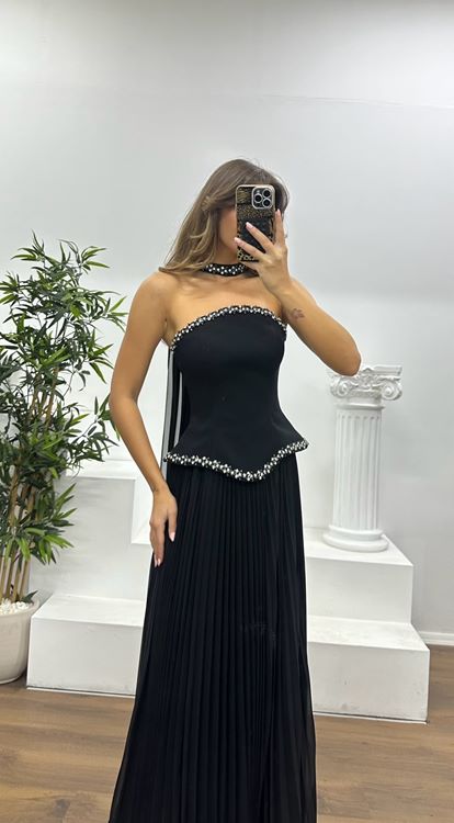 Abito da sera nero plissettato senza spalline