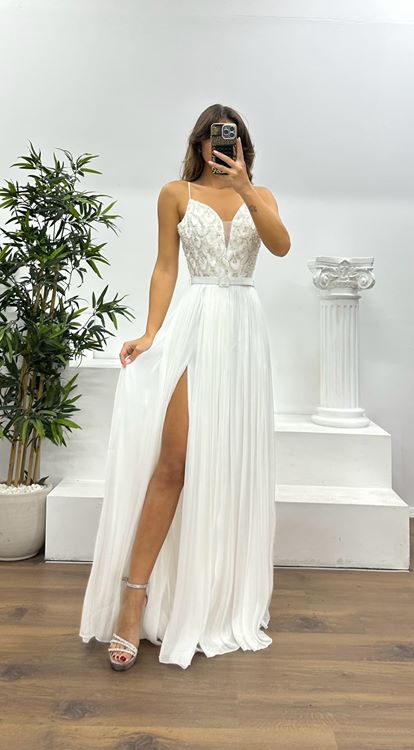 Vestido de noche blanco plisado con tirantes de cuerda