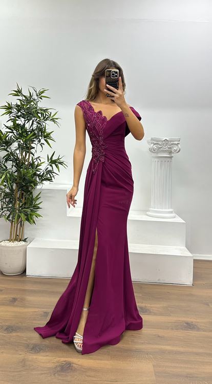Murdum – Abendkleid mit One-Shoulder-Träger und Stickerei