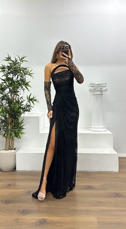 Schwarzes trägerloses Abendkleid aus Spitze