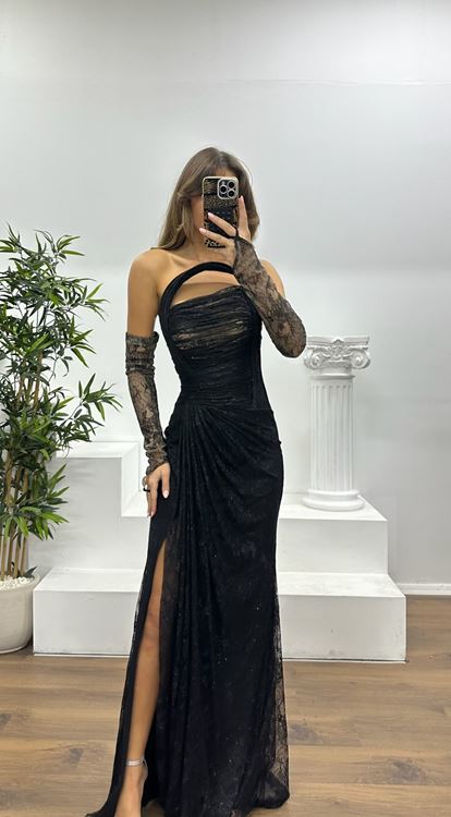 Schwarzes trägerloses Abendkleid aus Spitze