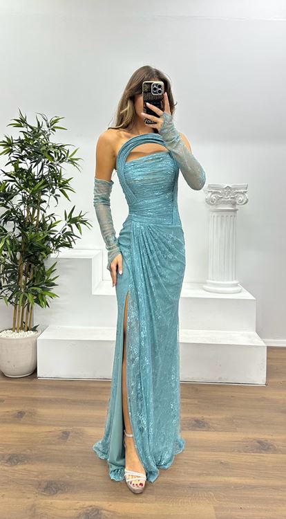 Vestido de noche de encaje azul sin tirantes