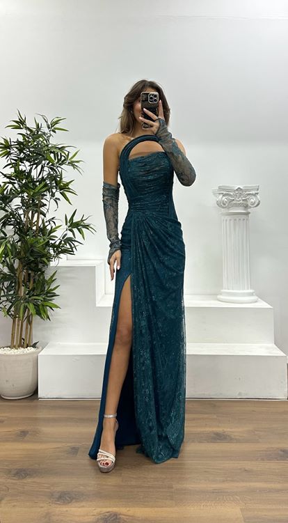 Petrolfarbenes trägerloses Abendkleid aus Spitze