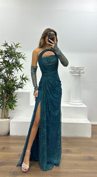 Petrolfarbenes trägerloses Abendkleid aus Spitze