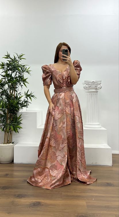 Soğan Kabuğu Dokuma Desenli Kemerli Kısa Kollu Büyük Beden Abiye Elbise