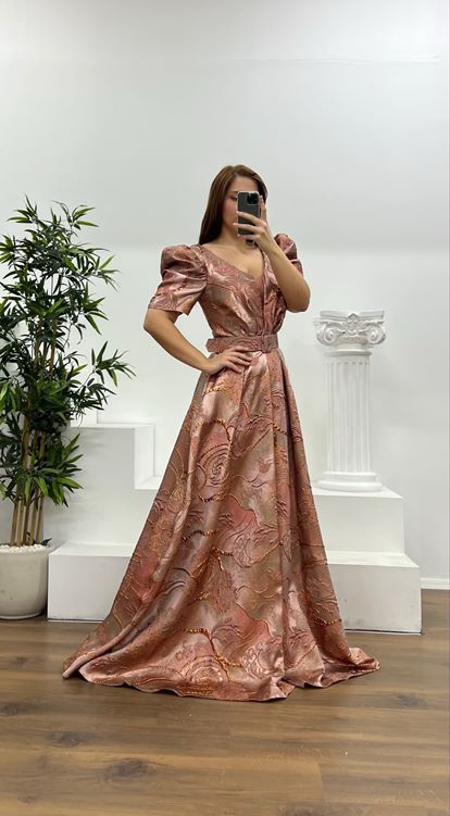 Soğan Kabuğu Dokuma Desenli Kemerli Kısa Kollu Büyük Beden Abiye Elbise