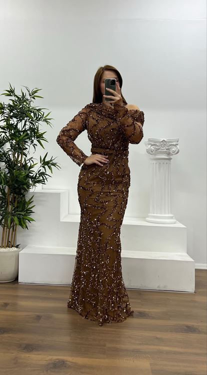 Kahverengi Asimetrik Yaka İşlemeli Büyük Beden Abiye Elbise