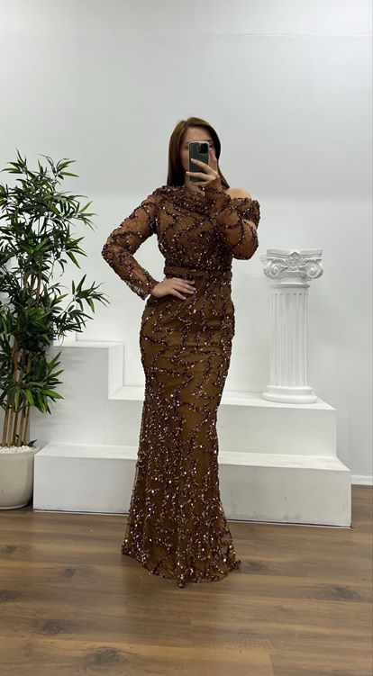 Kahverengi Asimetrik Yaka İşlemeli Büyük Beden Abiye Elbise