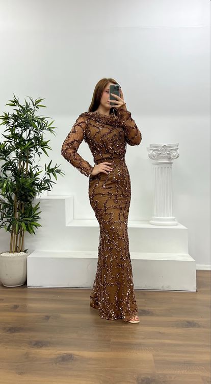 Kahverengi Asimetrik Yaka İşlemeli Büyük Beden Abiye Elbise