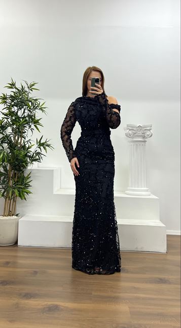 Siyah Asimetrik Yaka İşlemeli Büyük Beden Abiye Elbise