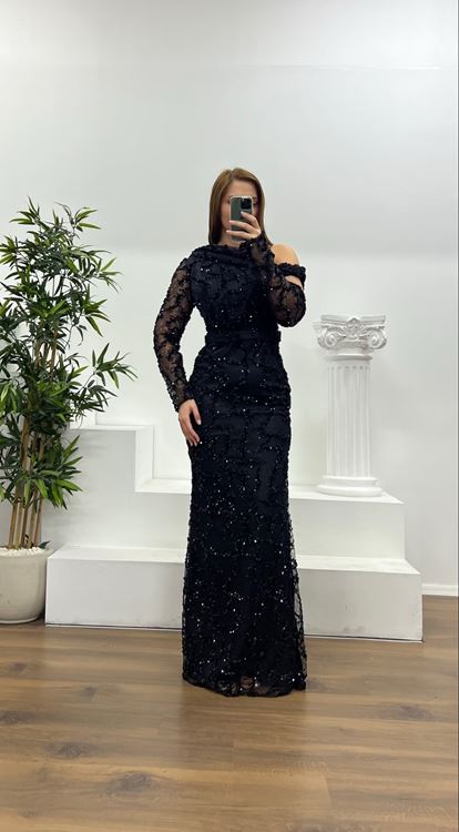 Siyah Asimetrik Yaka İşlemeli Büyük Beden Abiye Elbise