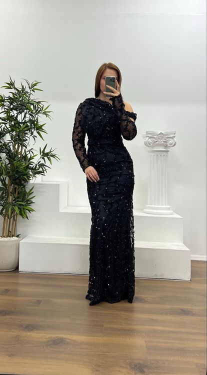 Siyah Asimetrik Yaka İşlemeli Büyük Beden Abiye Elbise