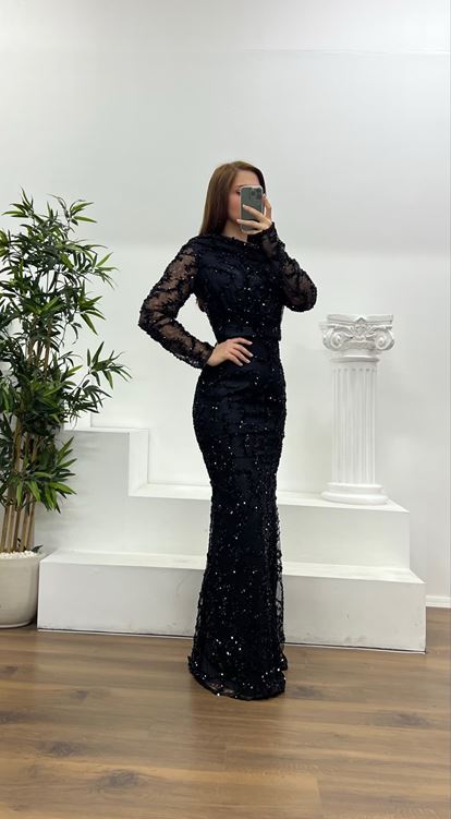 Siyah Asimetrik Yaka İşlemeli Büyük Beden Abiye Elbise