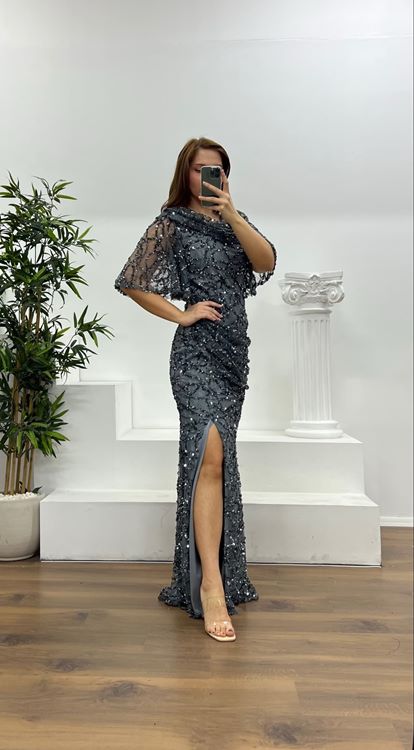 Gri Dökümlü Boncuk İşlemeli Büyük Beden Abiye Elbise