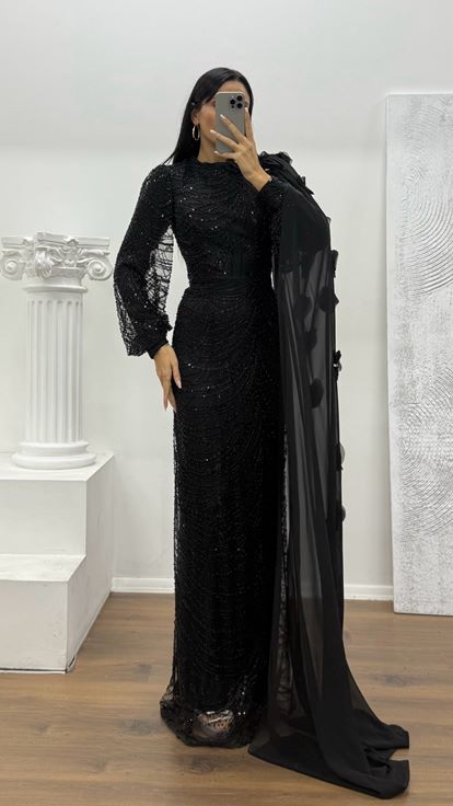 Siyah Kol Şifon Detay İşlemeli Abiye Elbise