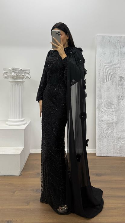 Siyah Kol Şifon Detay İşlemeli Abiye Elbise