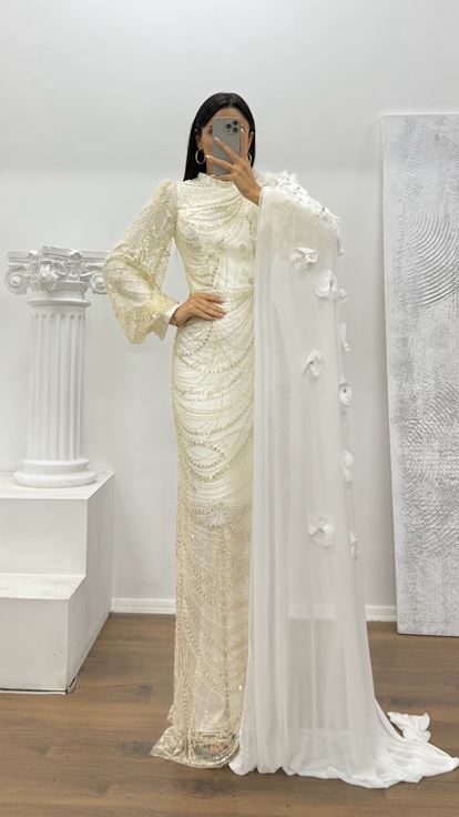 Ekru Kol Şifon Detay İşlemeli Abiye Elbise