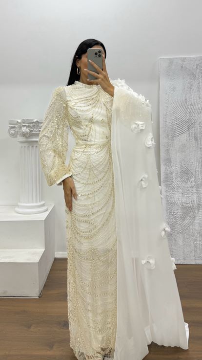 Ekru Kol Şifon Detay İşlemeli Abiye Elbise