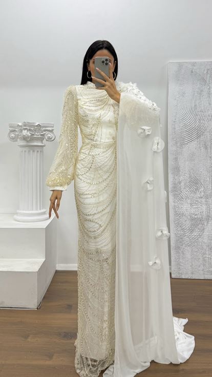 Ekru Kol Şifon Detay İşlemeli Abiye Elbise