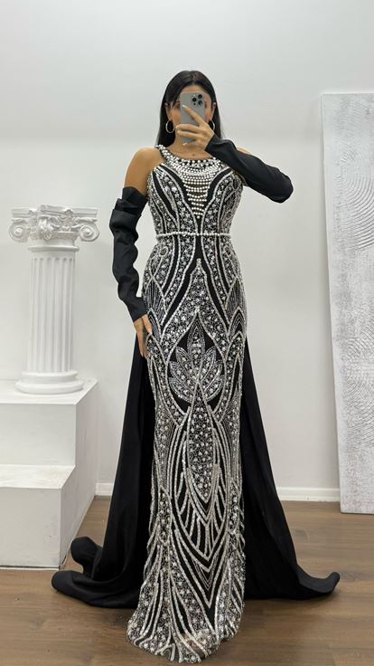 Siyah Halter Yaka İncli Abiye Elbise