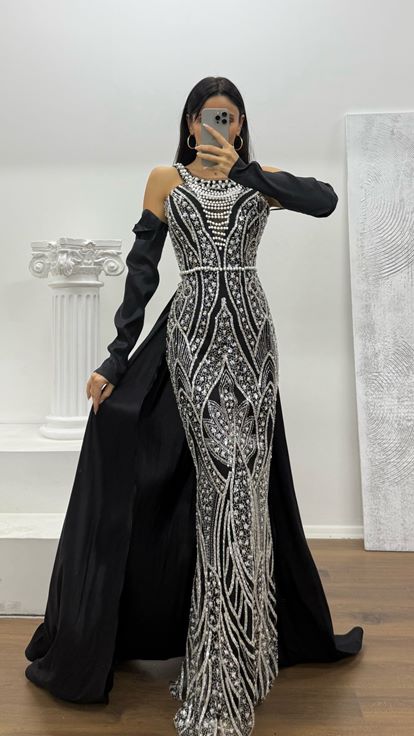 Siyah Halter Yaka İncli Abiye Elbise