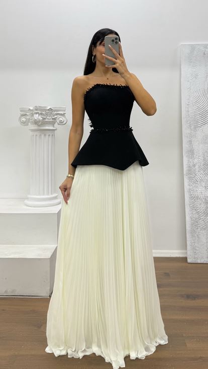 Siyah-Beyaz Straplez Piliseli Abiye Elbise