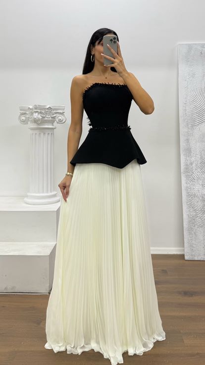 Siyah-Beyaz Straplez Piliseli Abiye Elbise