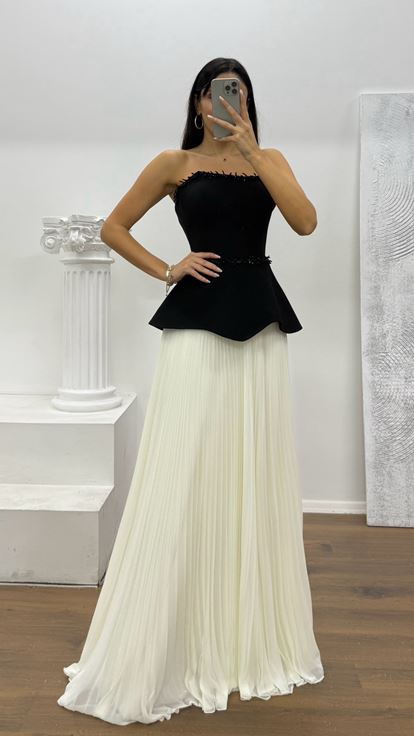 Siyah-Beyaz Straplez Piliseli Abiye Elbise