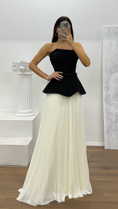 Siyah-Beyaz Straplez Piliseli Abiye Elbise