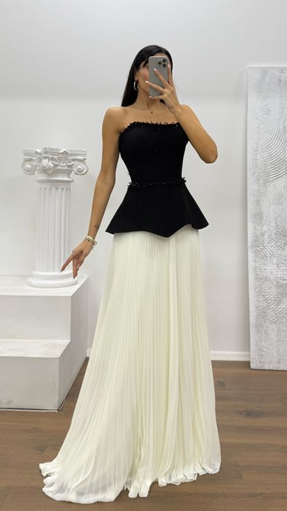 Siyah-Beyaz Straplez Piliseli Abiye Elbise