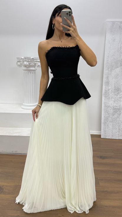 Siyah-Beyaz Straplez Piliseli Abiye Elbise