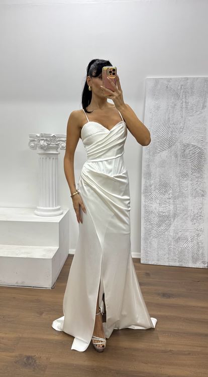 Beyaz İp Askılı Sırt Bağlamalı Abiye Elbise