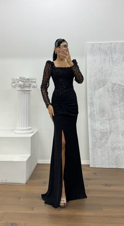 Siyah Kare Yaka İşlemeli Abiye Elbise