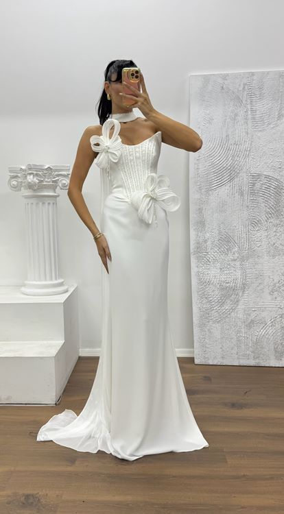 Beyaz Straplez Çiçek Aplikeli  Abiye Elbise