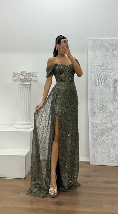 Abito da sera con dettagli trasparenti in vita color cachi