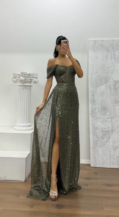 Abito da sera con dettagli trasparenti in vita color cachi