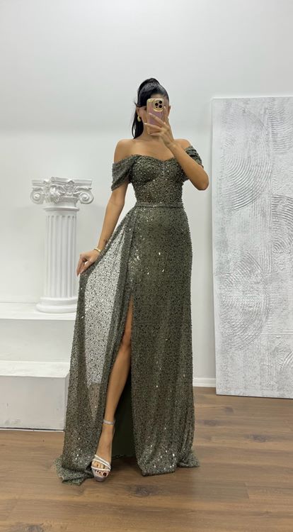 Abito da sera con dettagli trasparenti in vita color cachi