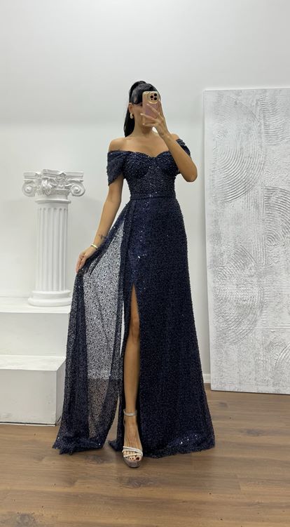 Abito da sera con dettagli trasparenti in vita blu navy