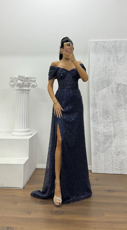 Abito da sera con dettagli trasparenti in vita blu navy