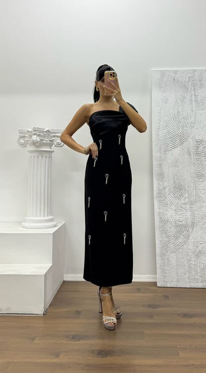 Schwarzes Abendkleid in Midilänge mit Steindetail