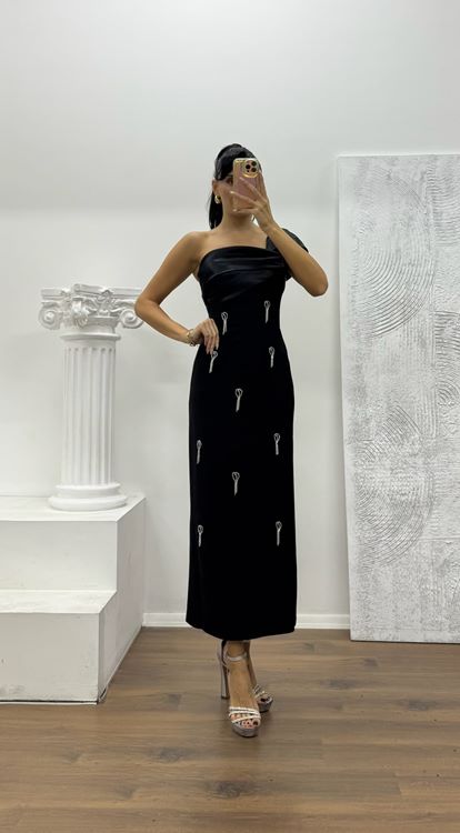 Schwarzes Abendkleid in Midilänge mit Steindetail