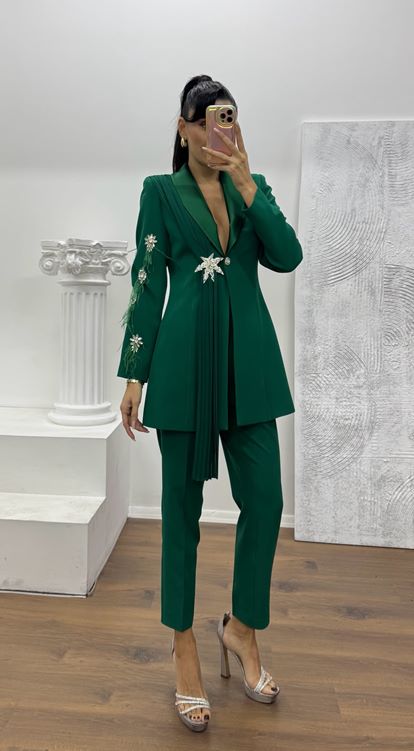 Zümrüt Broş Detaylı Ceket - Pantolon Takım Abiye