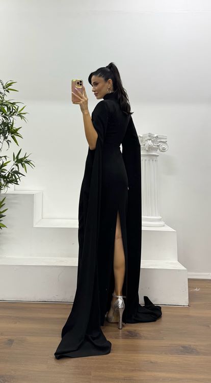 Schwarzes Abendkleid mit Cape-Ärmeln, Bustier und aufwendigem Design