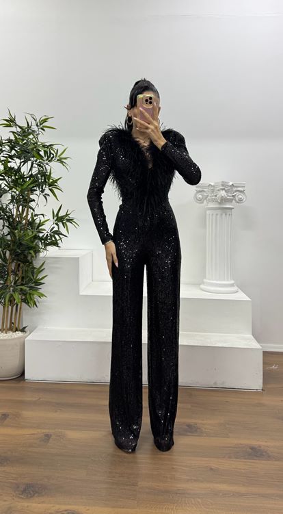 Schwarzer Pailletten-Jumpsuit mit Federdetails, tiefem V-Ausschnitt und speziellem Design