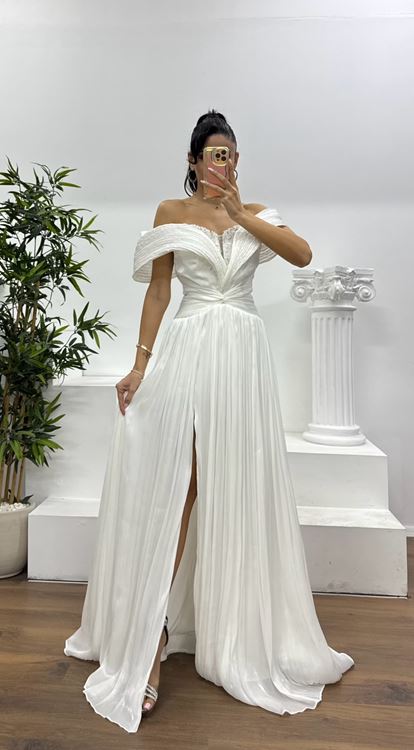 Beyaz Omzu Açık  Şifon Abiye Elbise