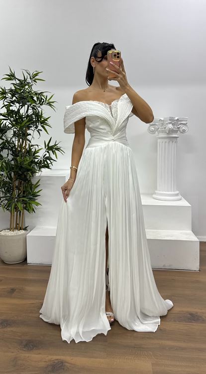 Beyaz Omzu Açık  Şifon Abiye Elbise