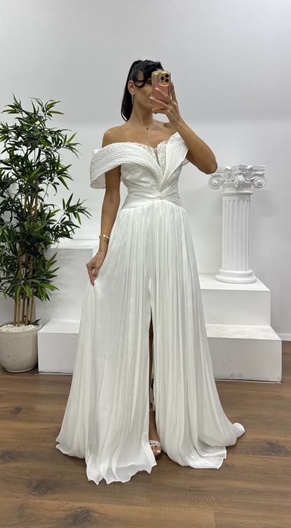 Beyaz Omzu Açık  Şifon Abiye Elbise