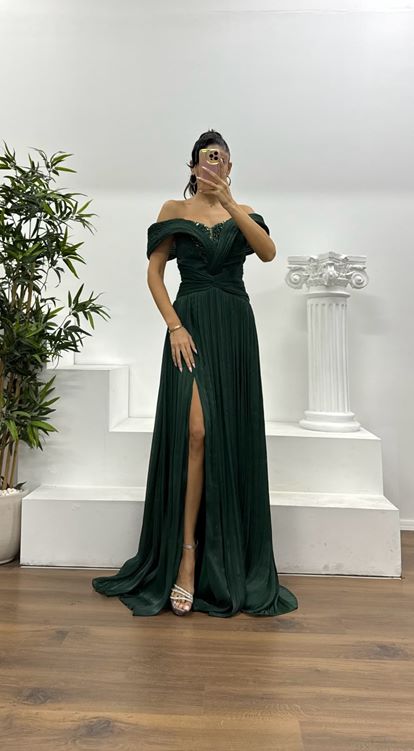 Zümrüt Omzu Açık  Şifon Abiye Elbise